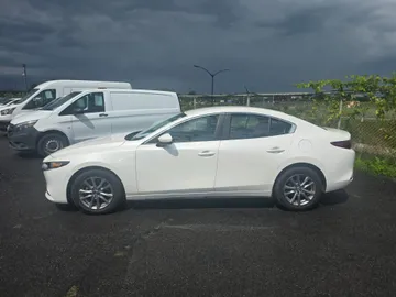 2022 Mazda Mazda3 - image 4