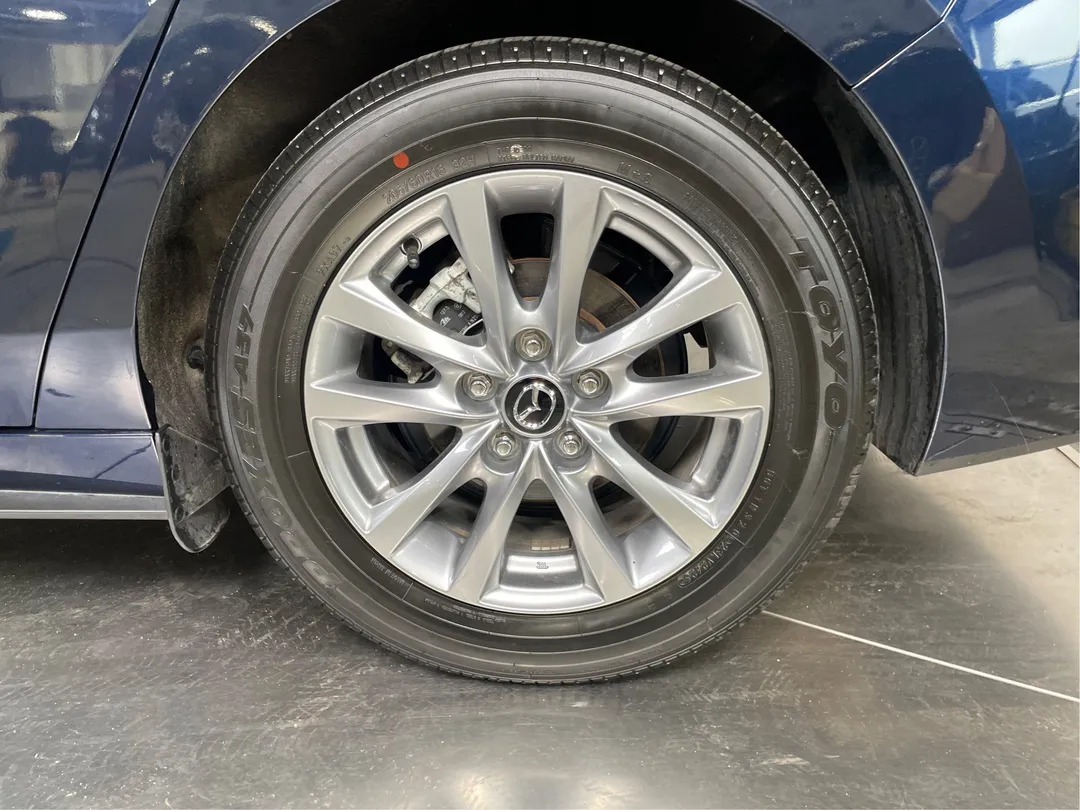 2025 Mazda Mazda3 — photo 5