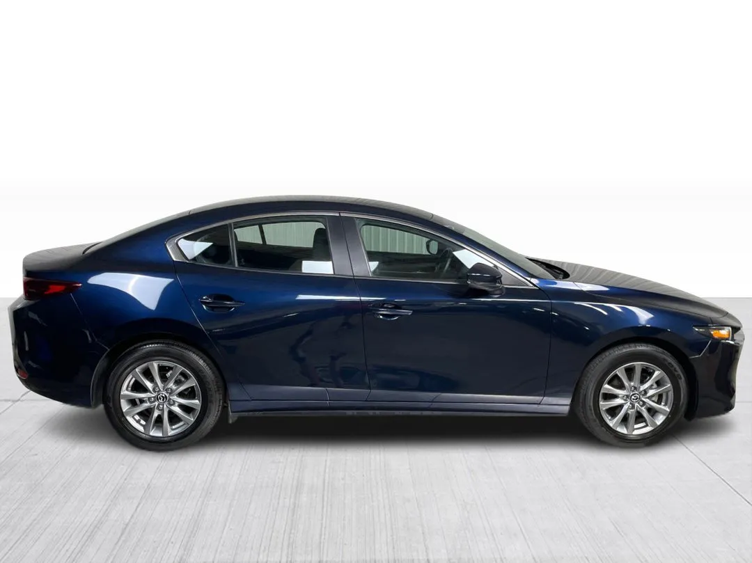 2025 Mazda Mazda3 — photo 2
