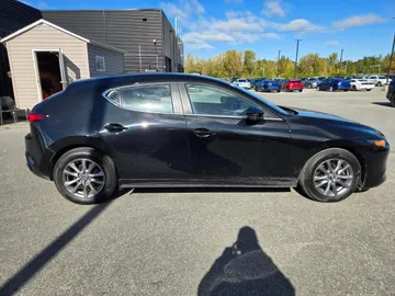 2023 Mazda Mazda3 Sport - image 6