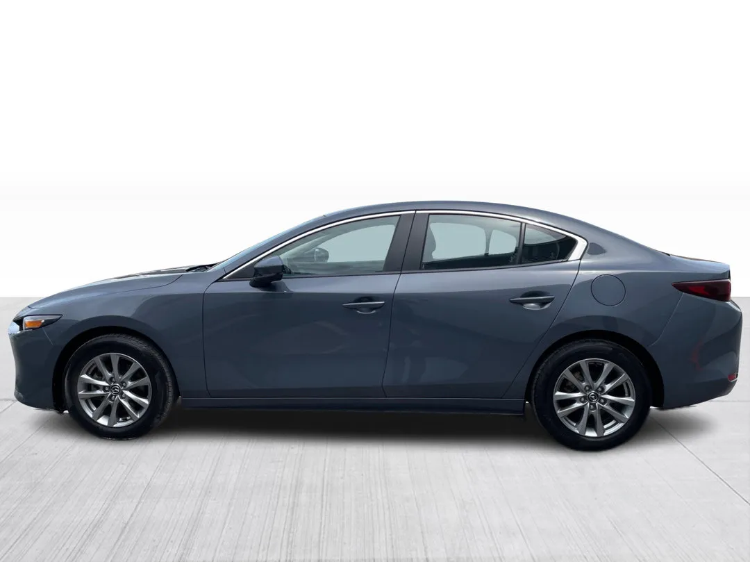 2025 Mazda 3 — photo 8