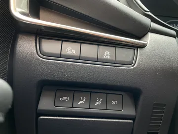2025 Mazda 3 - image 18