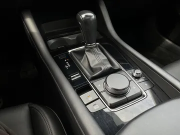 2025 Mazda 3 - image 27