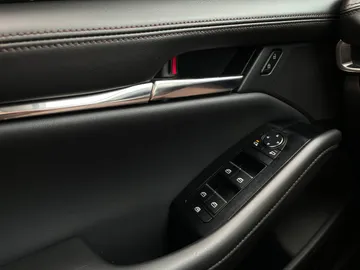 2025 Mazda 3 - image 24