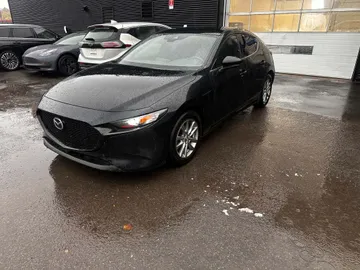 2022 Mazda Mazda3 Sport - image 3