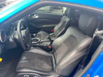 2018 Nissan 370Z Coupe - image 8