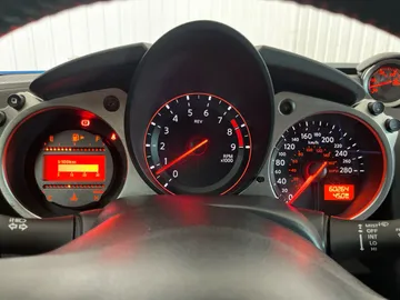 2018 Nissan 370Z Coupe - image 14