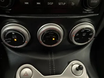 2018 Nissan 370Z Coupe - image 17