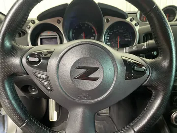 2018 Nissan 370Z Coupe - image 15
