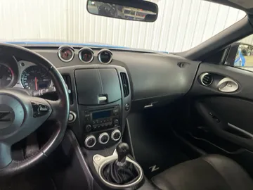 2018 Nissan 370Z Coupe - image 4