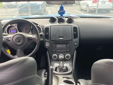 2018 Nissan 370Z Coupe - image 9