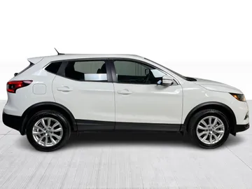 2023 Nissan Qashqai - image 2