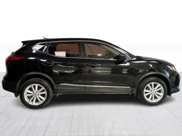 2018 Nissan Qashqai - image 2