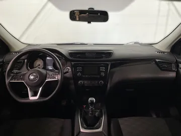 2018 Nissan Qashqai - image 4