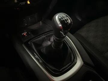 2018 Nissan Qashqai - image 24