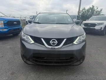 2018 Nissan Qashqai - image 2