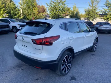 2019 Nissan Qashqai - image 3