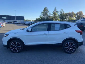 2019 Nissan Qashqai - image 4