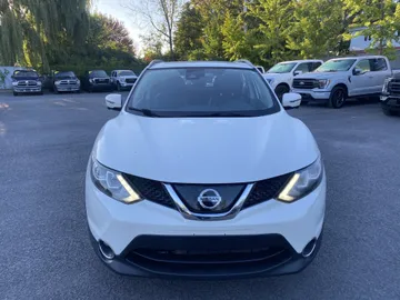 2019 Nissan Qashqai - image 2