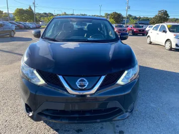 2019 Nissan Qashqai - image 2