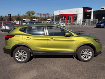 2019 Nissan Qashqai - image 4