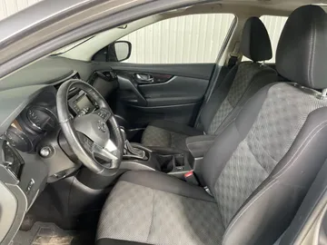 2019 Nissan Qashqai - image 3