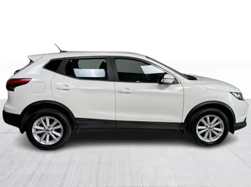 2019 Nissan Qashqai - image 2