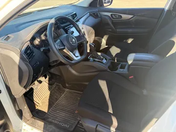 2020 Nissan Qashqai - image 3