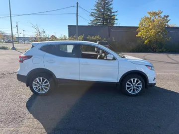2020 Nissan Qashqai - image 2