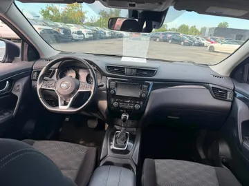 2020 Nissan Qashqai - image 9
