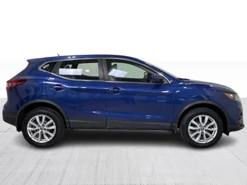 2020 Nissan Qashqai - image 2
