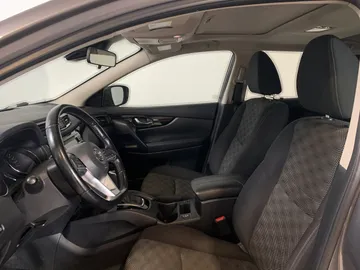 2020 Nissan Qashqai - image 3