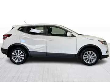 2020 Nissan Qashqai - image 2