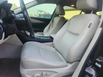 2016 INFINITI Q50 - image 8