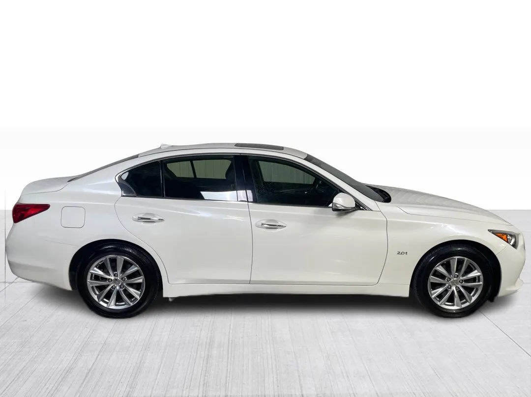 2016 INFINITI Q50 — photo 2