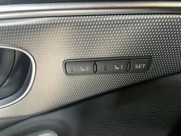 2016 INFINITI Q50 - image 21
