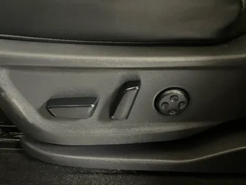 2023 Nissan ARIYA - image 21