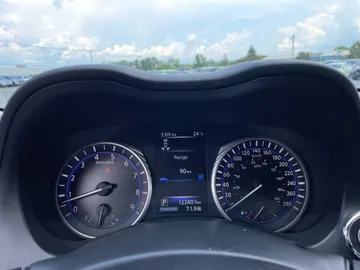 2017 INFINITI Q50 - image 17