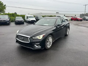 2021 INFINITI Q50 - image 3