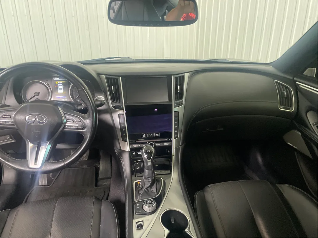 2017 INFINITI Q60 — photo 4