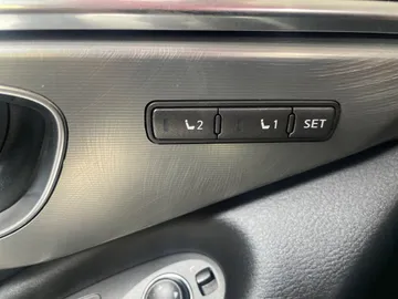 2017 INFINITI Q60 - image 20
