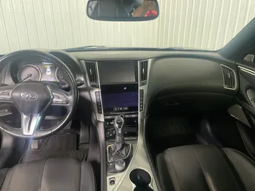 2017 INFINITI Q60 - image 4