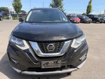 2018 Nissan Rogue - image 2