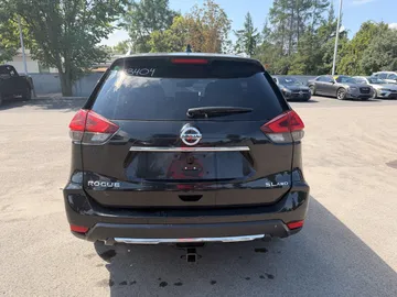 2018 Nissan Rogue - image 6