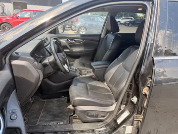 2018 Nissan Rogue - image 8