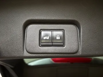2021 Nissan Rogue - image 23