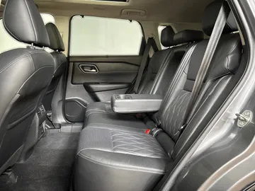 2021 Nissan Rogue - image 16