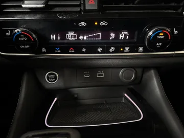 2021 Nissan Rogue - image 25