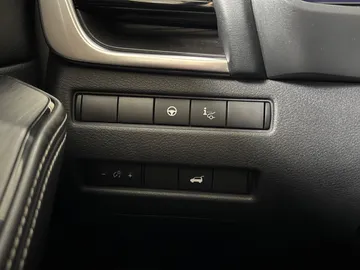 2021 Nissan Rogue - image 33