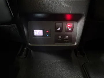 2021 Nissan Rogue - image 31